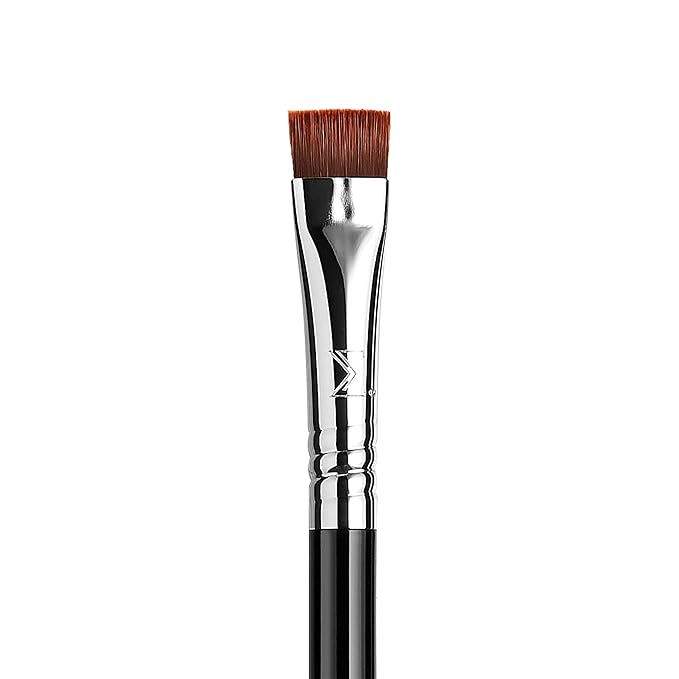 Sigma Beauty E15 Flat Definer Brush – Flat-Angled Professional Makeup Brush for Sharp, Defined Makeup Application, Eyeliner Brush Adapts to Liquid, Gel, & Powder Eye Makeup (1 Brush)