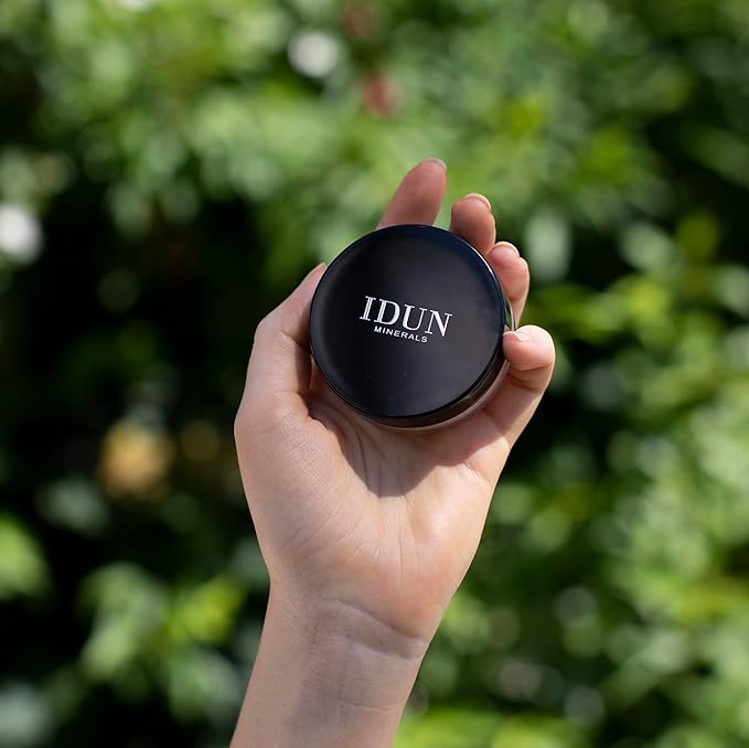 Mineral Powder Foundation - Longwear, Lightweight, Smooth Powder Formula - Blurring, Skin-Perfecting Finish - Vegan and Cruelty Free Formula - 025 Siv - 0.25 oz