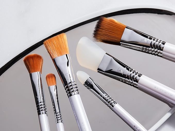 Sigma Beauty S20 Eye Cream Skincare Brush – Skincare Tool for Applying Skincare Products to Face and Skin, Gentle Eye Cream Brush Applicator for Eye Creams and Eye Makeup Primer (1 Pc)