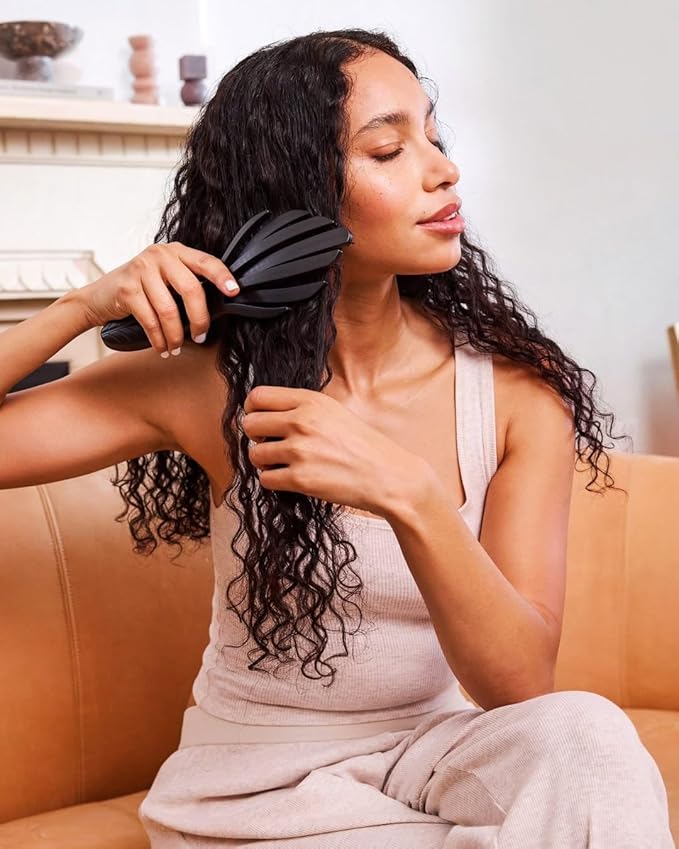 Wet Brush Go Green Curl Detangler Hair Brush, Black, Ultra-Soft IntelliFlex Detangling Bristles Glide Through Tangles with Ease, Great For Curls, No Split Ends & Pain-Free for Wet or Dry Hair