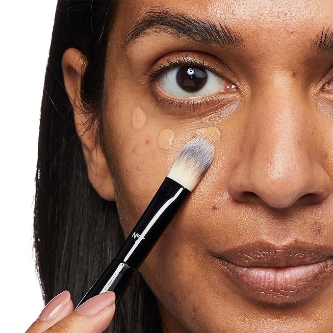 No7 Lift & Luminate Triple Action Serum Concealer - Truly Medium - Anti Aging Liquid Concealer Makeup for Blemishes & Dark Circles - Medium to Full Coverage Concealer for Face (8ml)