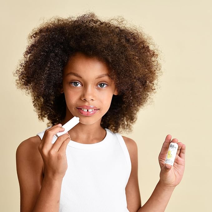 Nourishing Lip Butter gently scented Natural Child Balm Ultra-moisturising Lip Butter for sensitive skin Paediatrician Tested & Approved Kids Intensive Lip treatment for Sensitive Skin 4.2g