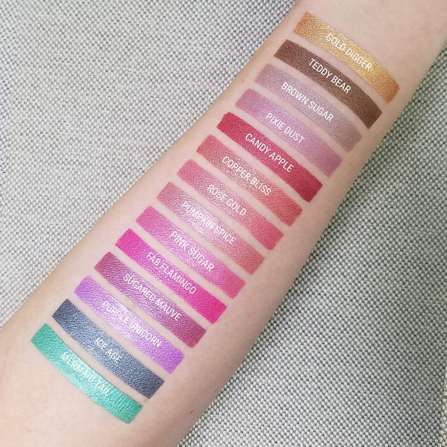 Aromi Dark Red Metallic Liquid Lipstick | Ruby Maroon Lip Color with Shimmery Finish, Vegan, Cruelty-free, Holiday Makeup, Long-Lasting (Candy Apple)